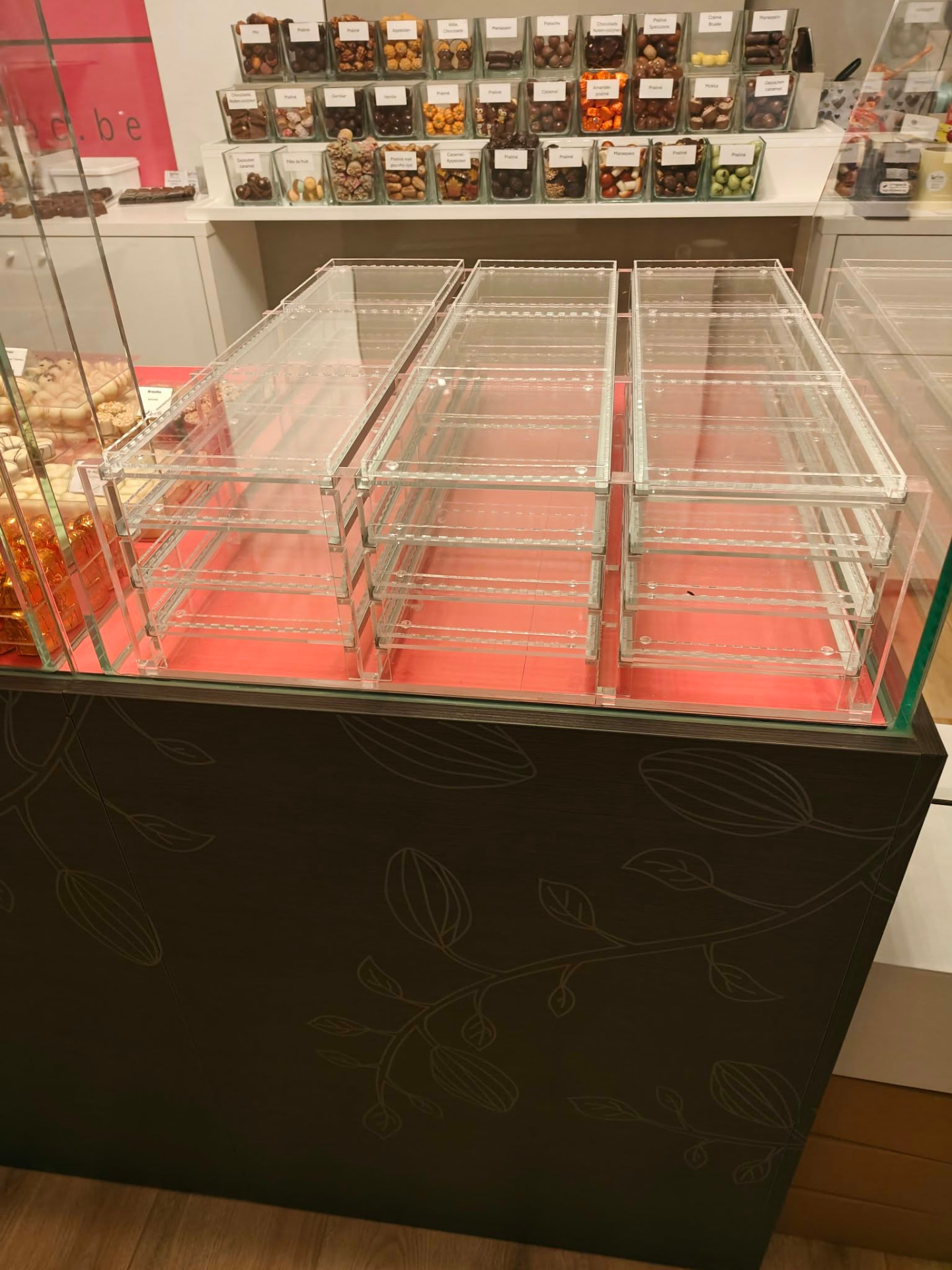 Modulaire displaytorens in helder acrylaat